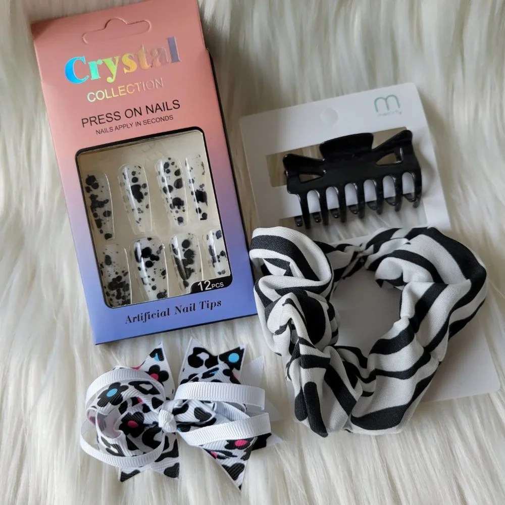 Black & White Accessories Set